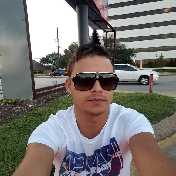 Meet your Posher, Ricardo - Picture 1 of 1